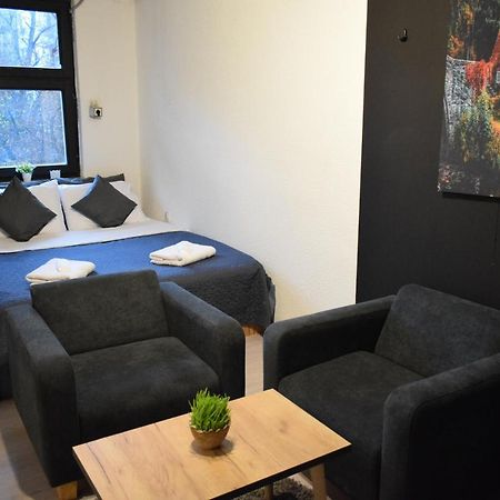 M - Square Private Rooms Skopje Exteriör bild