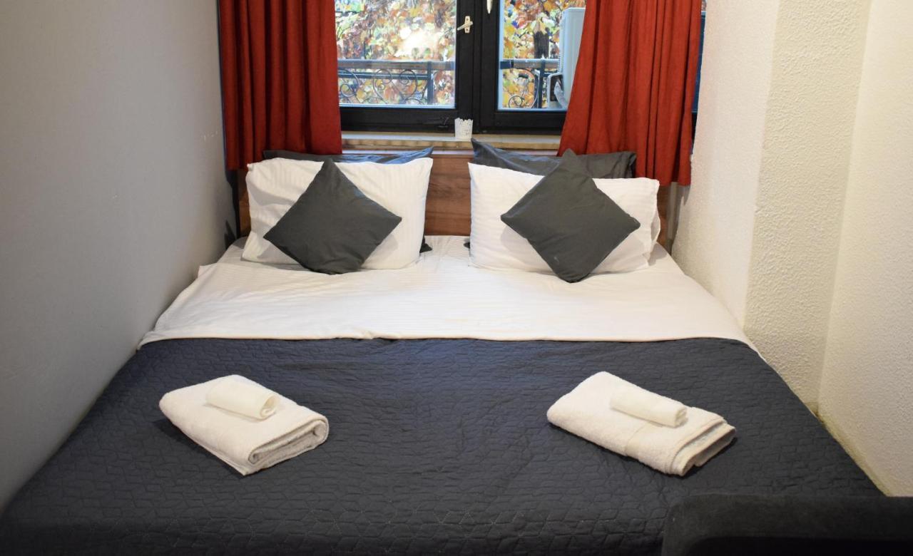 M - Square Private Rooms Skopje Exteriör bild