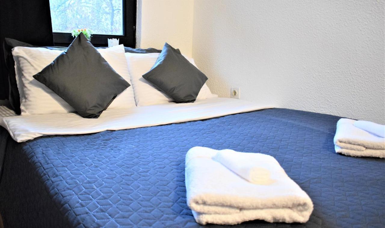 M - Square Private Rooms Skopje Exteriör bild