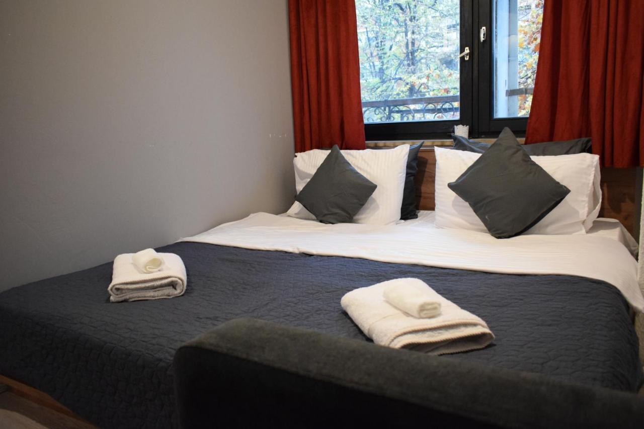 M - Square Private Rooms Skopje Exteriör bild