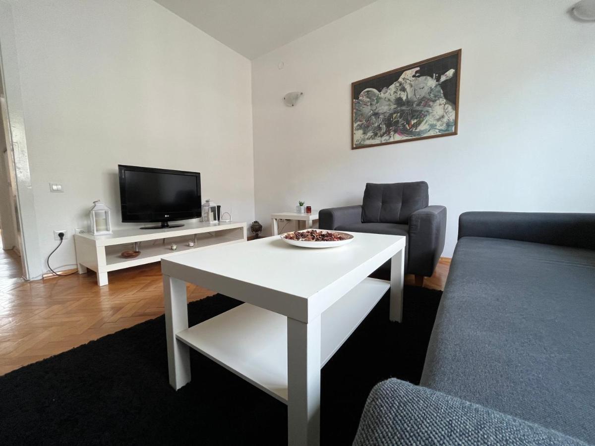 M - Square Private Rooms Skopje Exteriör bild